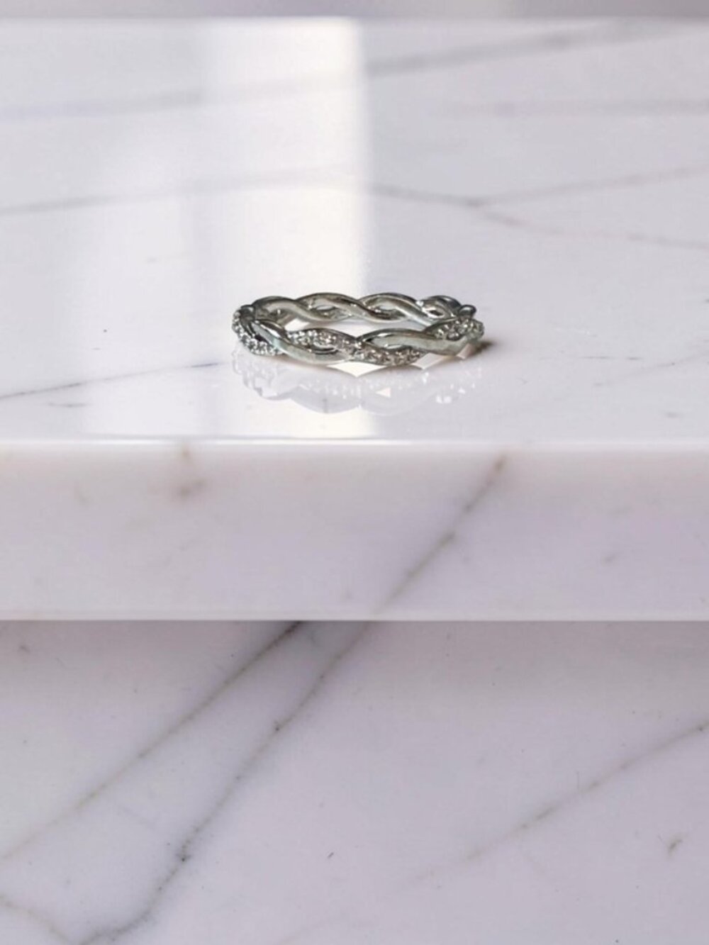 ✨ Dainty White Gold Eternity Ring - Twisted Rope & CZ - Size 5.75 ✨ - Picture 6 of 8